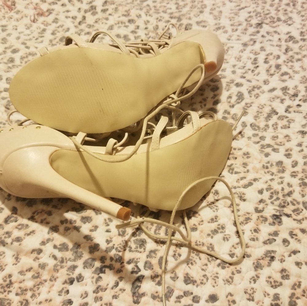 Shoes - Picture 4 of 6